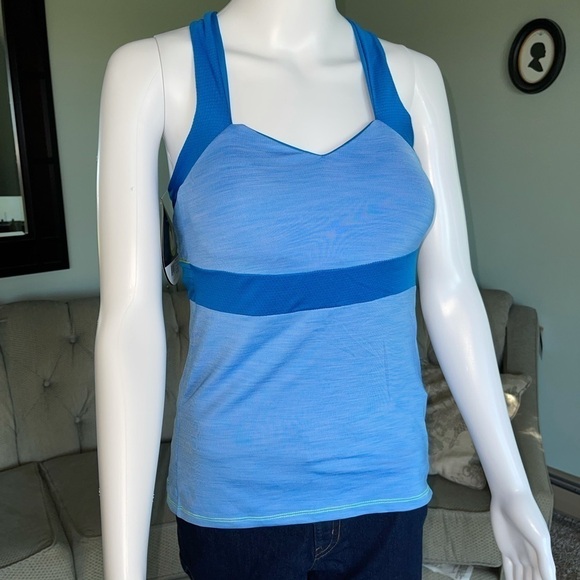 🍰NWT Moxie Cycling Co. Blue Tank With Built-In Bra - Picture 1 of 7